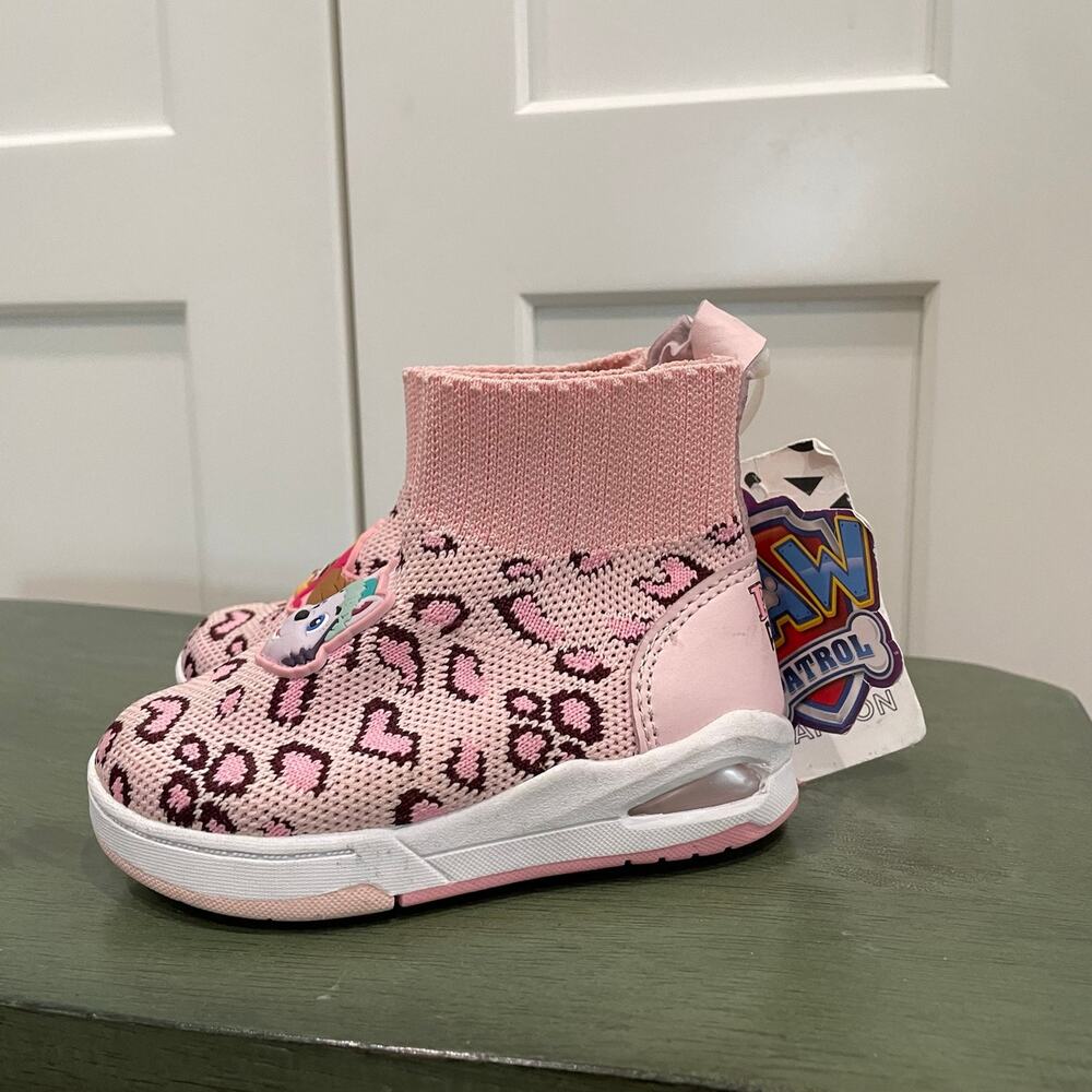 NEW HARPER CANYON PAW PATROL LIGHT UP SNEAKERS SZ 5 GIRLS! - 9165